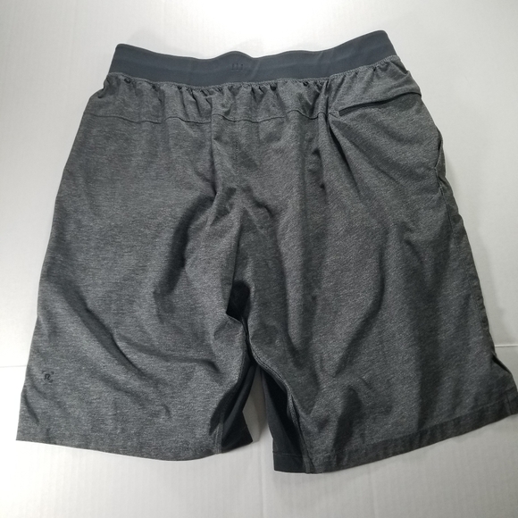Lululemon THE Short Size Large L 11" Inseam Gray Abstract Geometric Mens - Picture 3 of 7